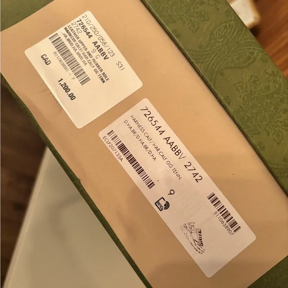 GG logo-embossed sneakers *Original* $700 - Picture 4 of 4